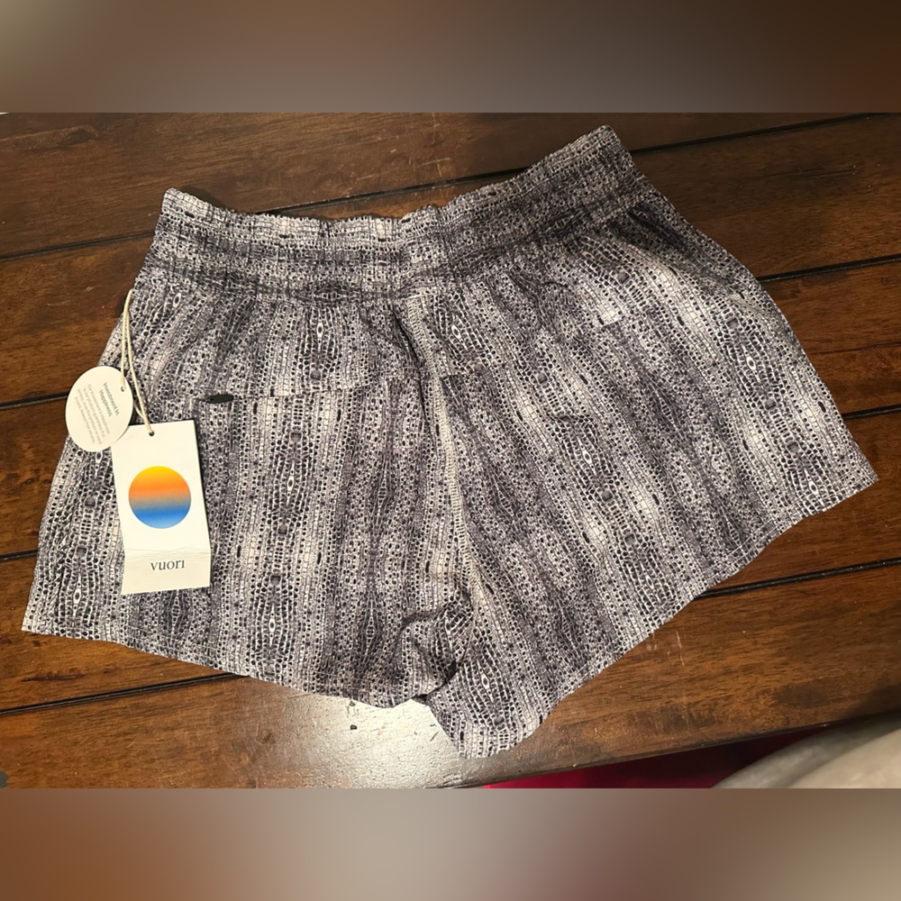 Vuori Dash Short dune snake brand new with tags - Picture 3 of 4